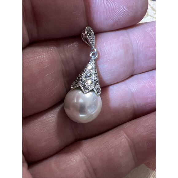 White Pearl 925 Sterling Silver Marcasite Pendant 14mm - Picture 8 of 8